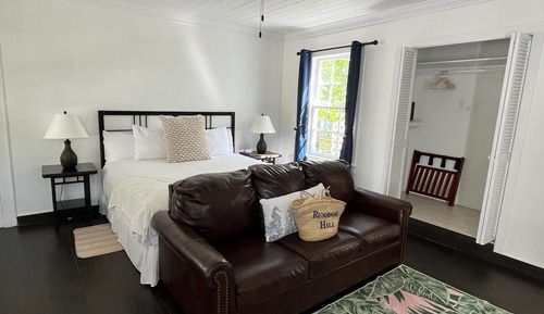 Room, 1 King Bed, Courtyard View, Courtyard Area