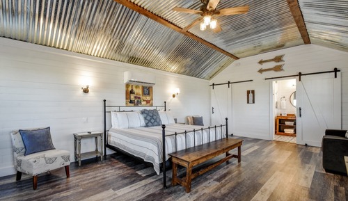 Cottage, 1 King Bed, Patio