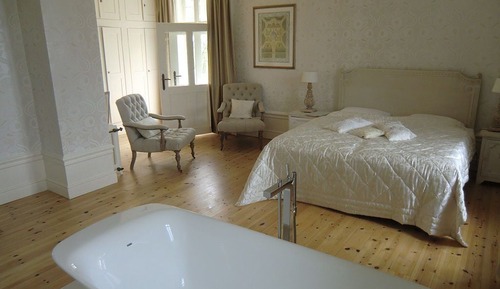 Honeymoon Studio Suite