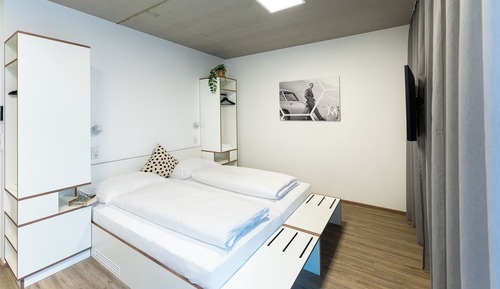 Doppelbettzimmer mit Infrarotkabine