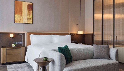 KING DELUXE ROOM CITY VIEW