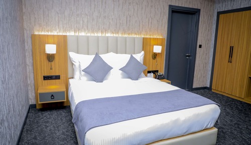 Standard Room, 1 Queen Bed, Non Smoking, Garden View