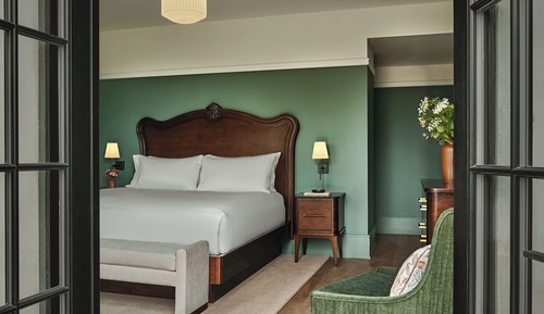 Accessible Deluxe Estate One Bedroom Suite