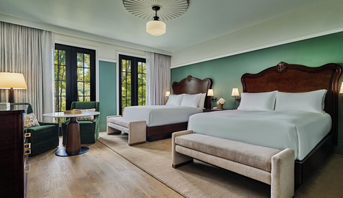 Deluxe Estate Queen Queen