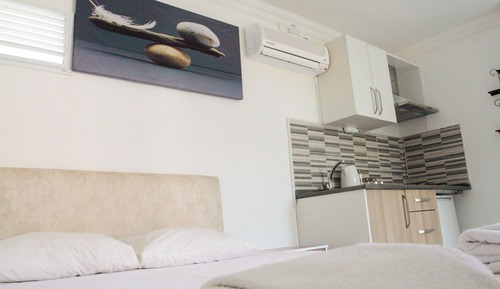 Studio Double Room with Kitchen