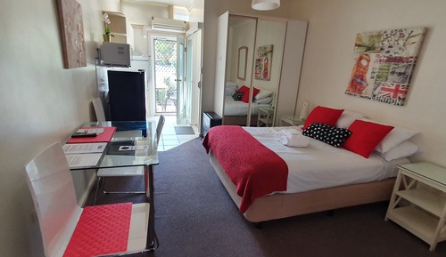 Economy Studio, Multiple Beds, Kitchenette, Poolside