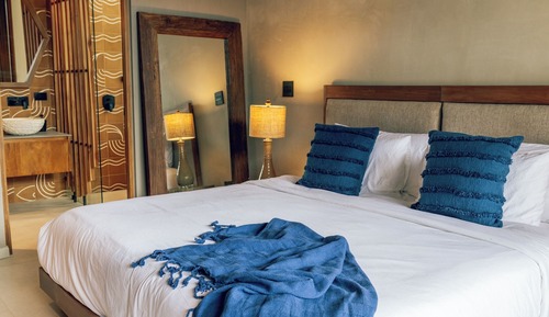 Deluxe Studio Suite, 1 Bedroom, Hot Tub, Garden View