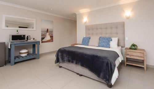 Honeymoon Suite