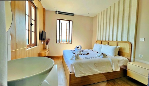 Deluxe Double Room, 1 Queen Bed, Sea View, Sea Facing