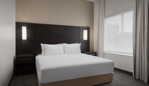 Studio, 1 King Bed (Hearing Accessible)