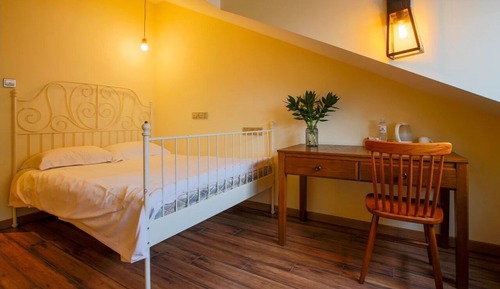 Basic Room, 1 Queen Bed, Non Smoking