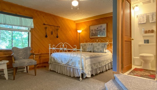 Economy Double Room, Ensuite, Mountain View (Columbine)