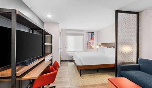 Suite, 1 King Bed, Accessible, Non Smoking