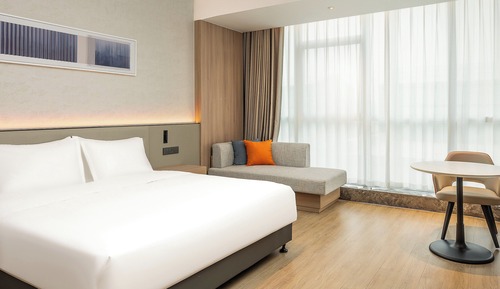 Standard Room, 1 King Bed