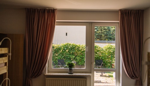 Luxury Shared Dormitory, Women only