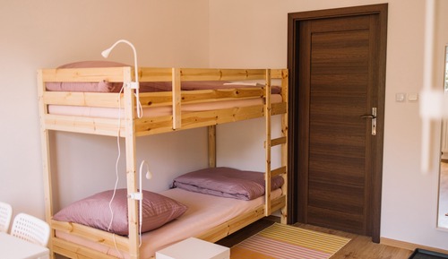 Comfort Shared Dormitory, Women only