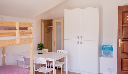 Comfort Shared Dormitory, Women only