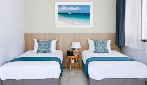 Connecting Room