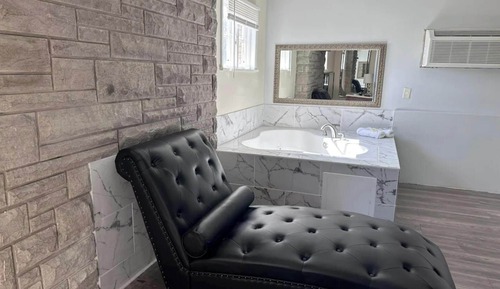 Suite, 1 King Bed (Jacuzzi & Electric Fire Bed)