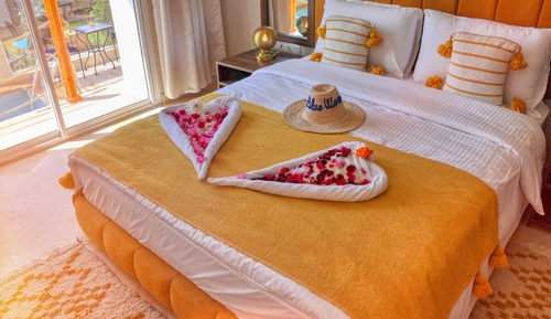 Double Room, Ensuite, Pool View