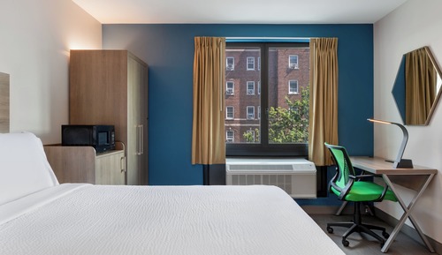 Standard Room, 1 King Bed, Roll-in Shower (Mobility Accessible)