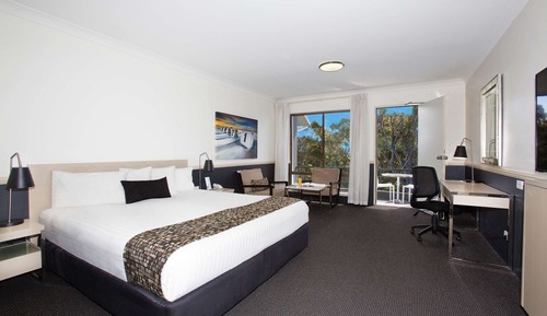 Deluxe Room, 1 Queen Bed, Non Smoking