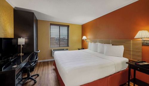 Standard Room, 1 King Bed, Non Smoking