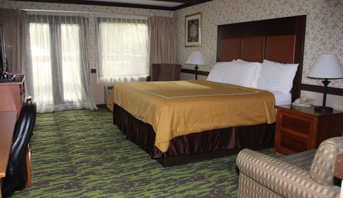 Classic Room, 1 King Bed, Refrigerator & Microwave