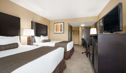 Room, 2 Queen Beds, Non Smoking, Bathtub
