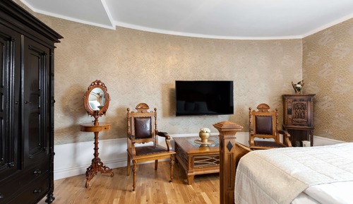 Suite, 1 King Bed, Non Smoking