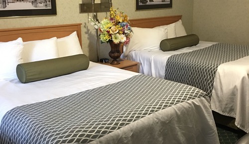 Deluxe Room, 2 Queen Beds, Poolside