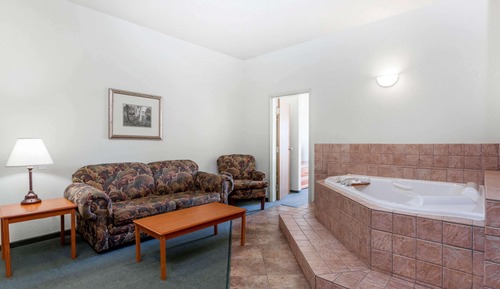 Superior Room, 1 King Bed, Non Smoking (One-Bedroom Suite)