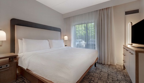 Suite, 1 King Bed, Accessible, Non Smoking (Hearing)