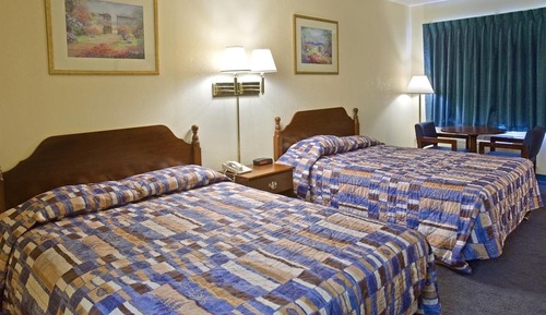 2 QUEEN BED SMOKING