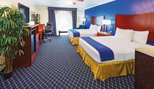 Deluxe Suite, 2 Queen Beds, Non Smoking