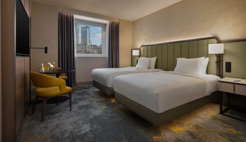 Twin Hilton Guestroom