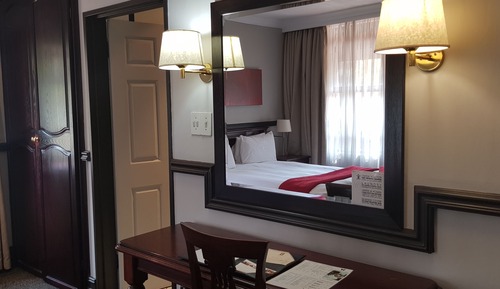 One Bedroom Twin Suite 