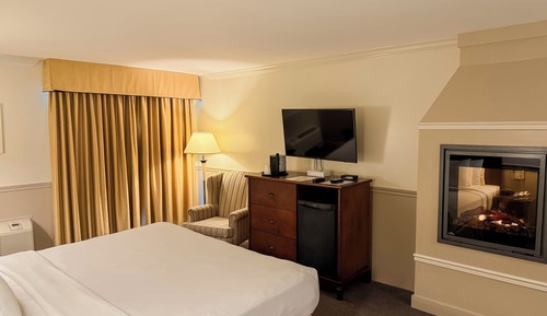 Superior Room, 1 King Bed, Jetted Tub
