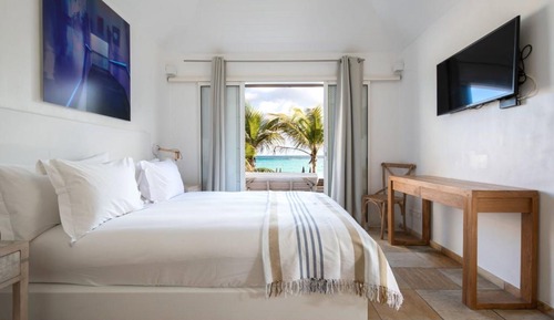 Room, Beachfront