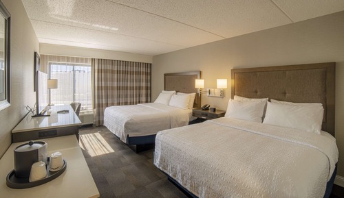 Room, 2 Queen Beds, Accessible, Bathtub