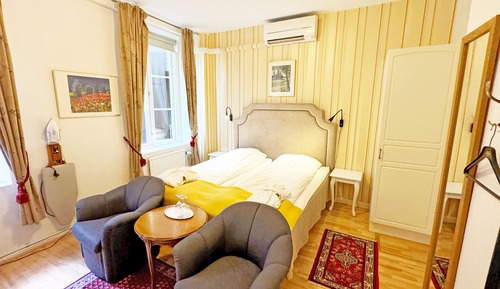 Economy Twin Room, 1 King Bed