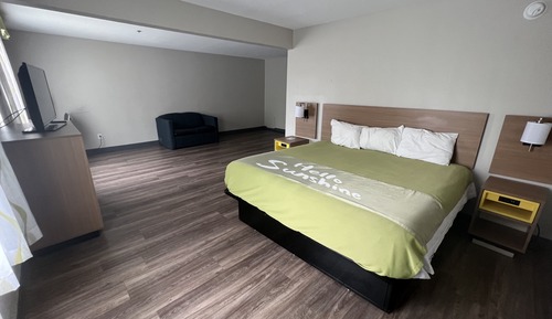 Deluxe Studio Suite, 1 King Bed, Non Smoking