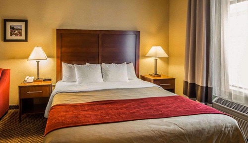 Standard Suite, 1 King Bed, Jetted Tub
