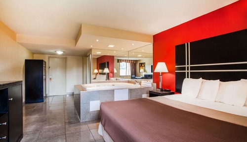Suite, 1 King Bed, Smoking
