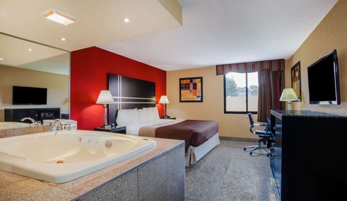Suite, 1 King Bed, Non Smoking