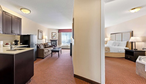 Suite, 1 King Bed, Non Smoking, Jetted Tub