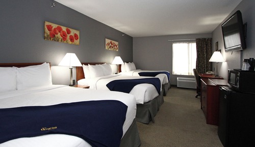 Suite, Multiple Beds (Triple Queen)