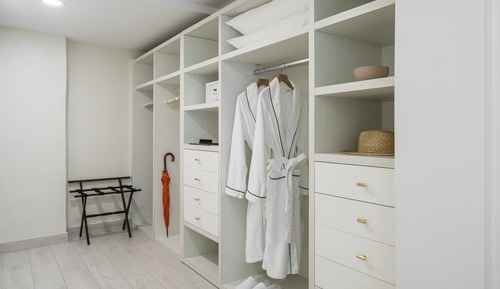 Beachfront King One Bedroom Suite at Rendezvous Beach