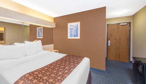 Standard Room, 1 Queen Bed