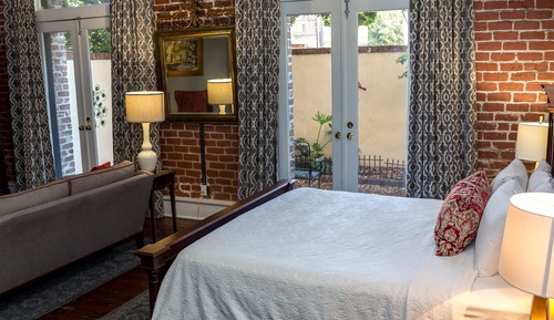 Suite, 1 King Bed, Patio